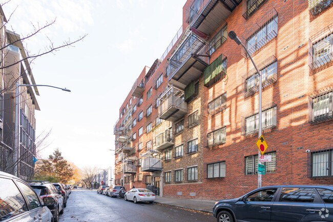 Building Photo - 34 S 9th St