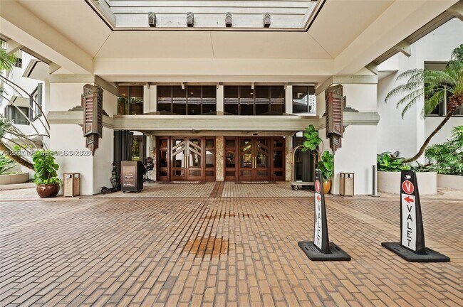 Building Photo - 520 Brickell Key Dr