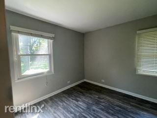 Building Photo - 3 br, 1 bath House - 33 S Prairie St