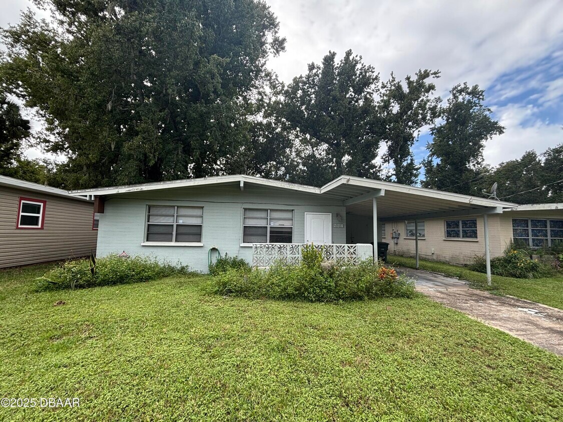 Primary Photo - 724 Greenway Pl