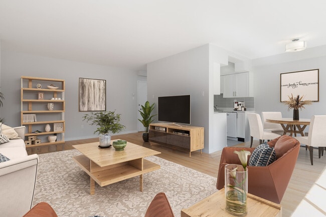 Building Photo - Hollies