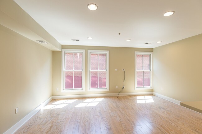 Building Photo - 1421 Florida Ave NW