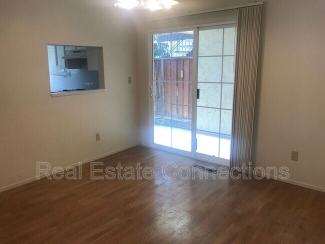 Building Photo - 968 Azure St
