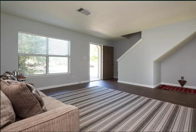 Building Photo - 10820 Menchaca Rd