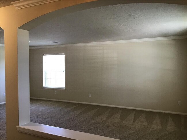 Building Photo - 6202 Villa Hills Dr