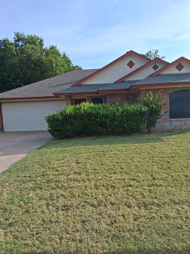 Building Photo - 1805 Ledgestone Dr