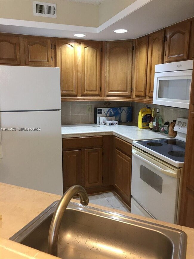 Building Photo - 12870 Vista Isles Dr