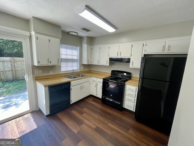 Building Photo - 111 Pelican Point Dr