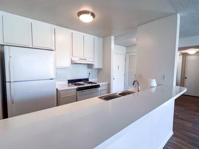 Foto del edificio - 1400 E Palm Canyon Dr