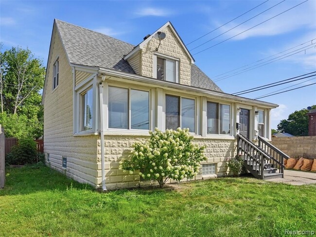 Building Photo - 30 W Granet Ave