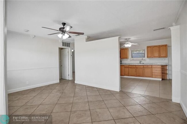 Foto del edificio - 450 NE 58th Ct