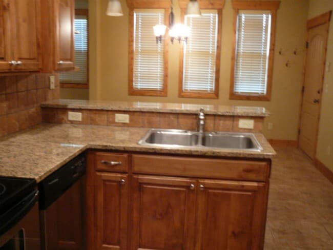 Building Photo - 3 BR/2 BA Ground- Floor Condo Just Minutes...