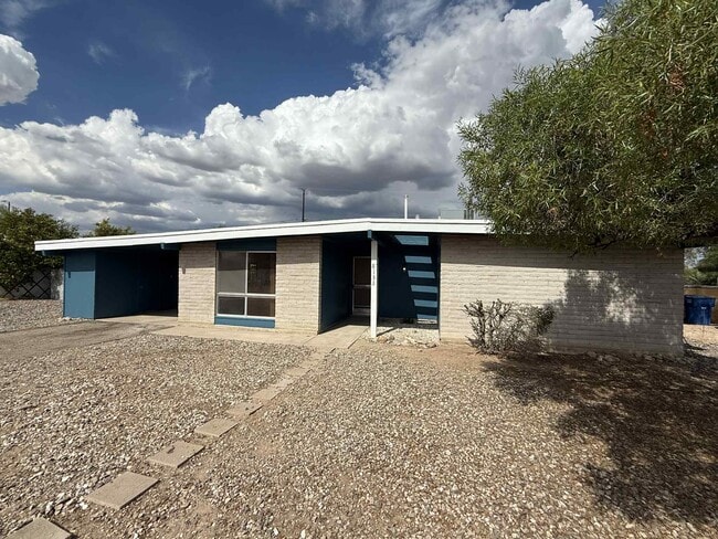 Foto del edificio - 8133 E 6th St