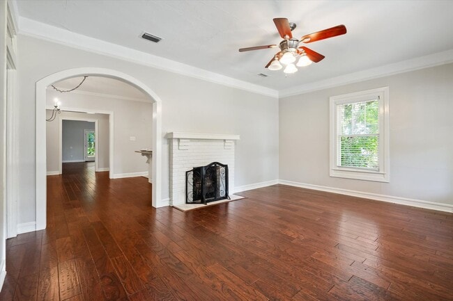 Building Photo - MOVE IN READY BEAUTY IN THE HEART OF MIDTOWN