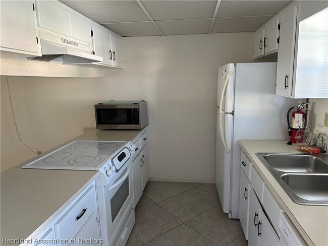 Building Photo - 3720 Catalina Dr