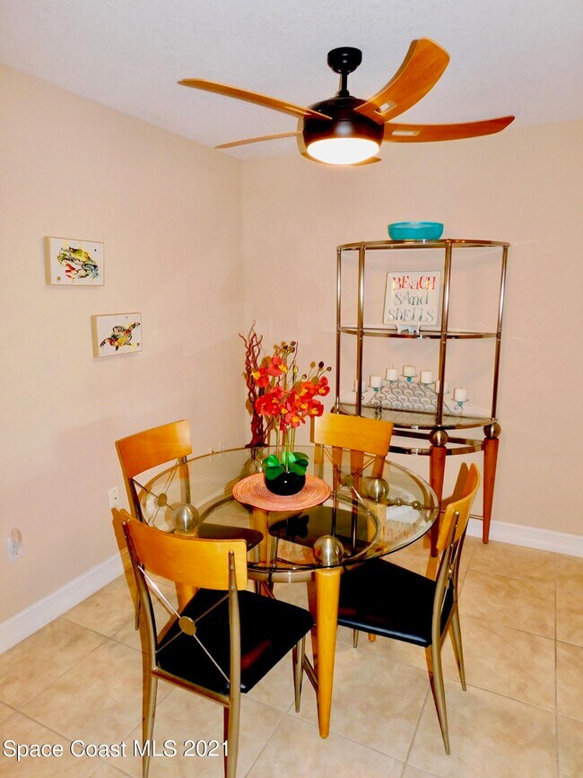 Foto del edificio - 8470 Ridgewood Ave