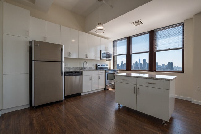 Building Photo - The Beacon