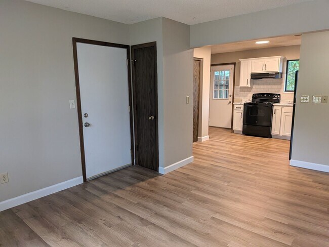 Foto del edificio - 3229 Cassidy Rd
