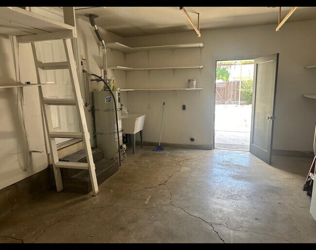 Building Photo - 1541 Circle Ln