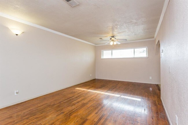 Foto del edificio - 2128 Oakdale St