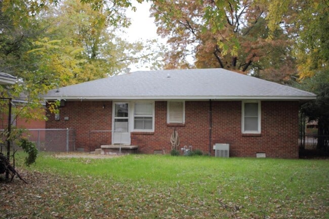 Photo - 1000 Garver St House