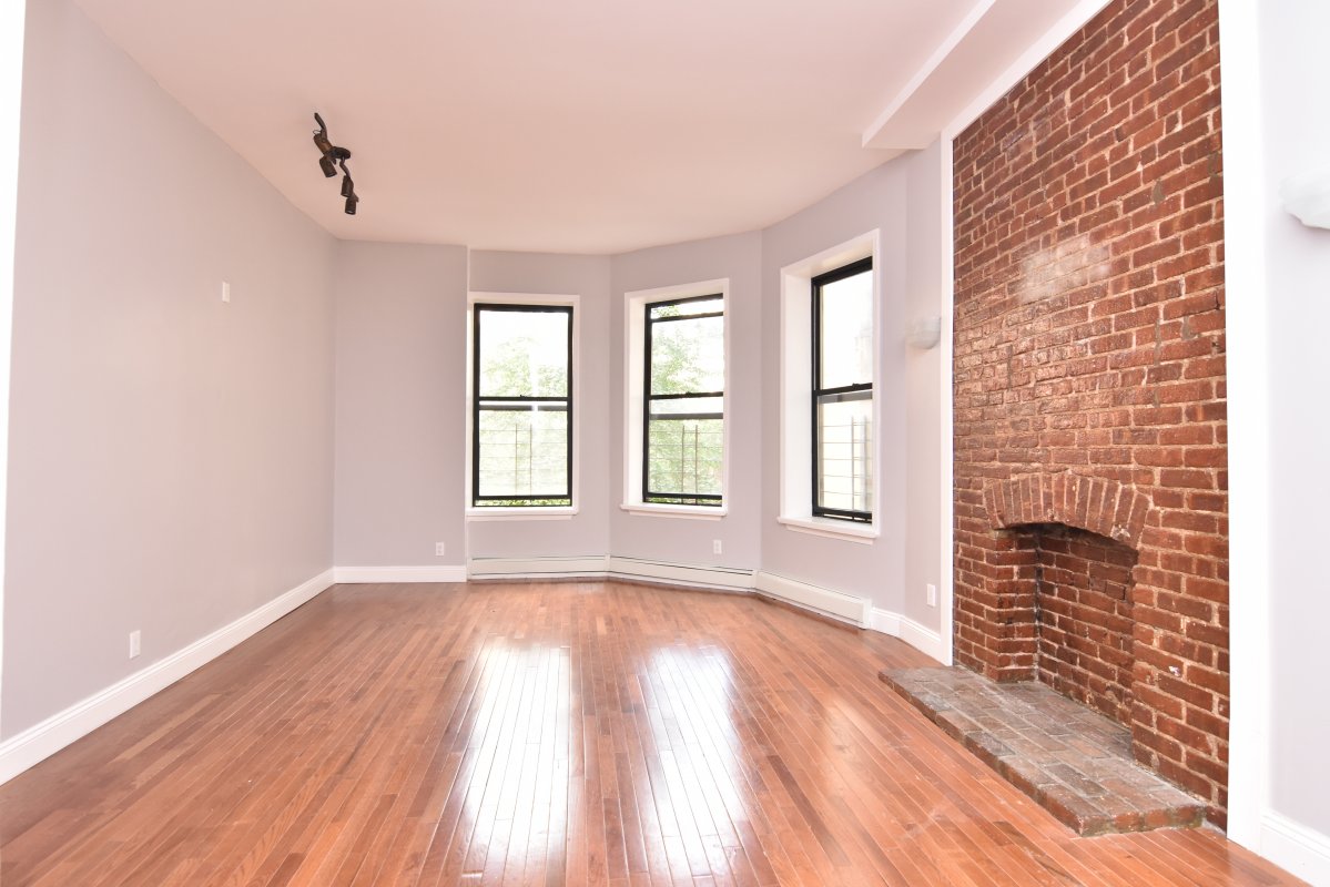 Primary Photo - 110 Saint Nicholas Ave