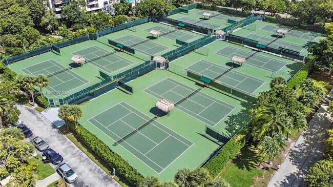 Foto del edificio - 151 Crandon Blvd