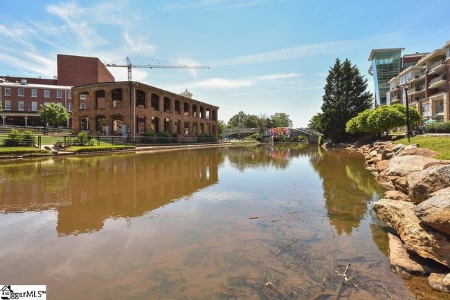 Building Photo - 155 Riverplace