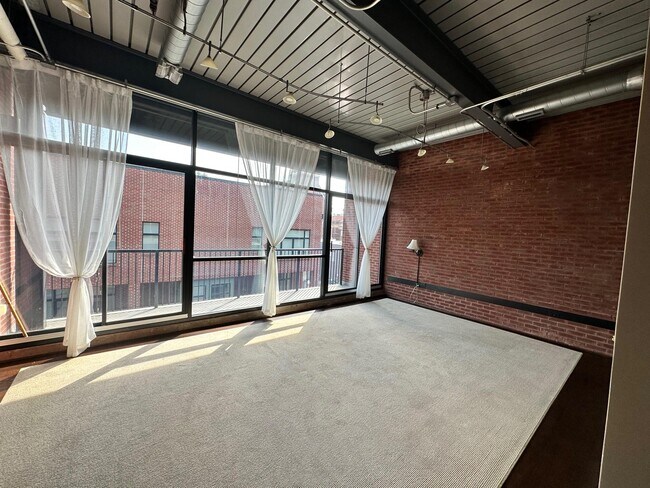 Building Photo - 515 W Main St