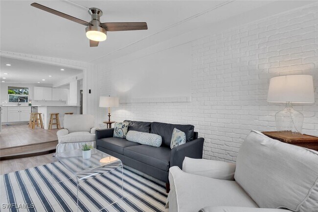 Foto del edificio - 2048 Holiday Ln