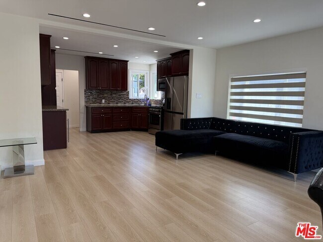 Foto del edificio - 8561 Kyle St