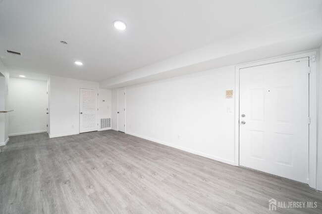 Building Photo - 392 College Dr