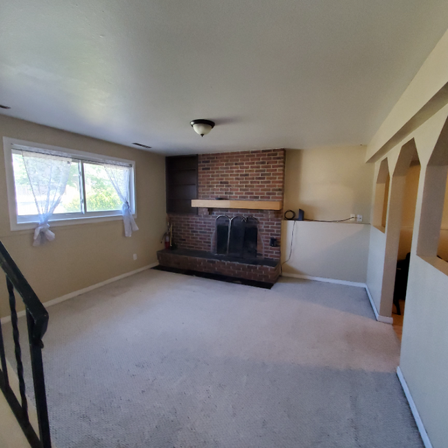 Building Photo - 3135 Vickers Dr
