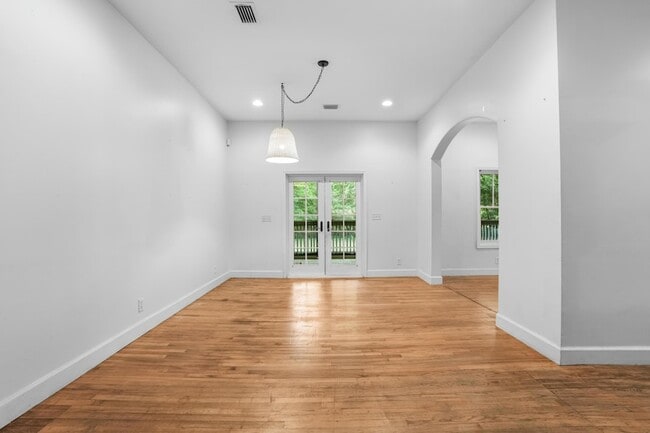 Building Photo - 126 McHenry Rd