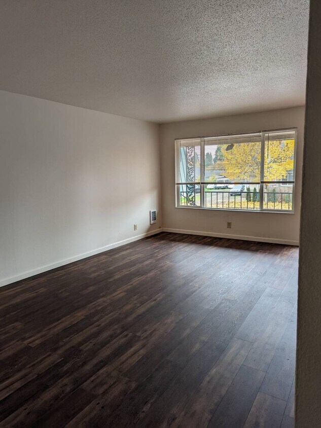 3295 Center St NE Unit 3295, Salem, OR 97301 Room for Rent in Salem