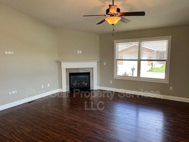 Foto del edificio - 1203 Hawthorn Ct