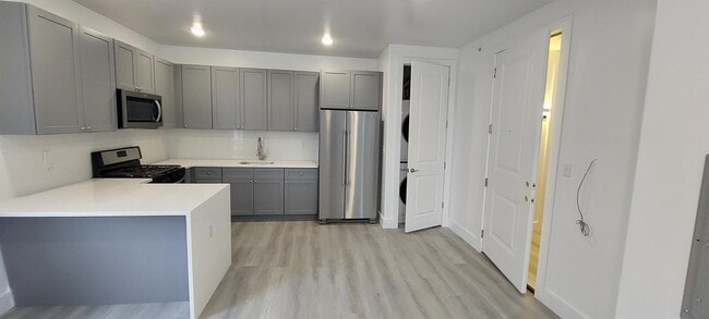 Photo - 273 Oak St Apartment