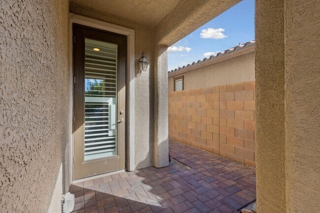 Foto del edificio - Luxury Living in Henderson's Tuscany: Spacious 4 Bedroom Home with Expansive Yard & More!