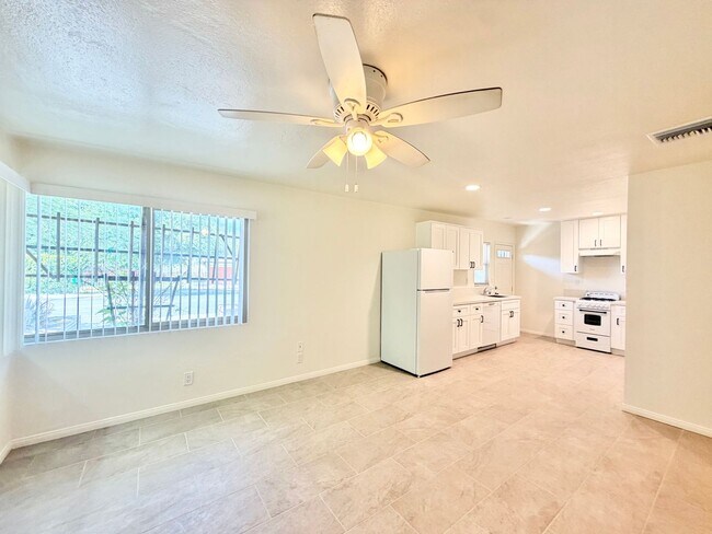Foto del edificio - AVAILABLE NOW!! Studio Apartment in Palm Springs!