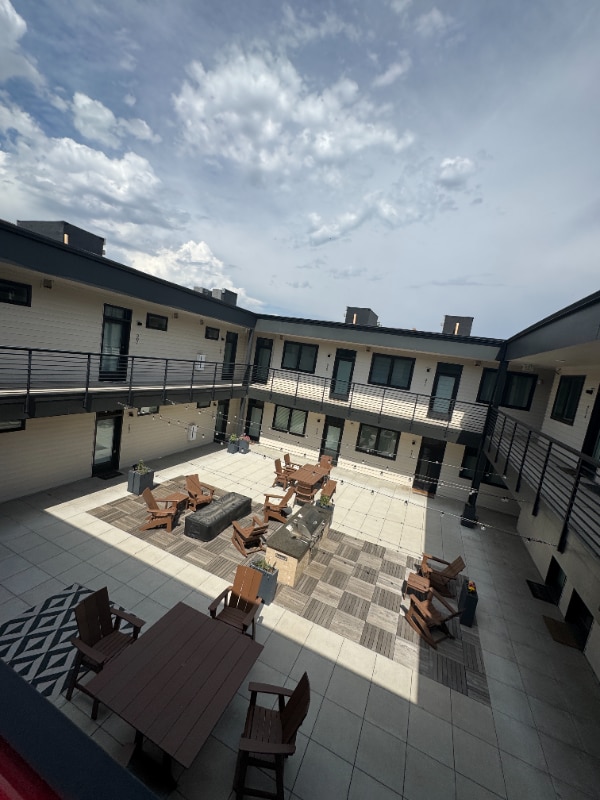 Foto del edificio - 2120 N Downing St