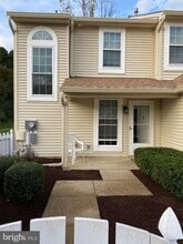 Building Photo - 1811 Hennessy Dr