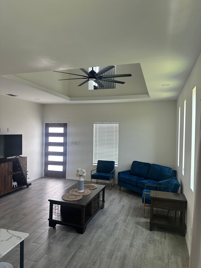 Building Photo - 1521 Karen Dr