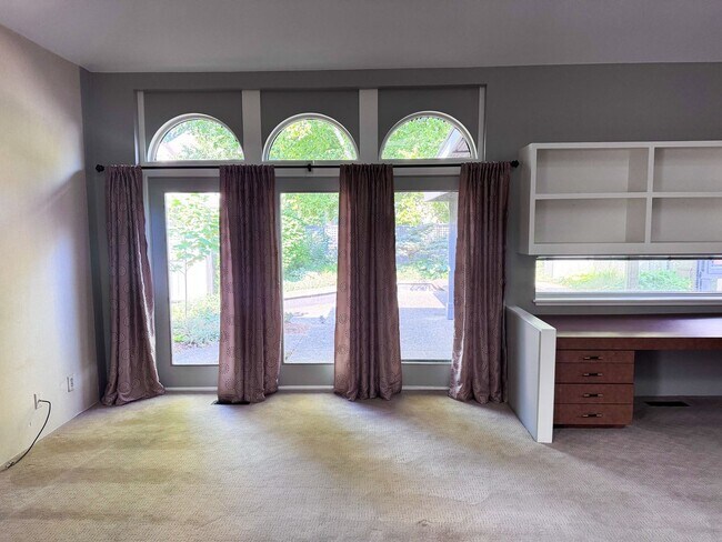 Building Photo - 3 bed 2.5 bath with the perfect blend of c...