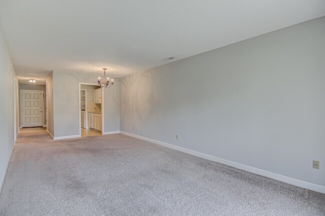 Living room area (facing kitchen) - 314 Windsor Manor Way