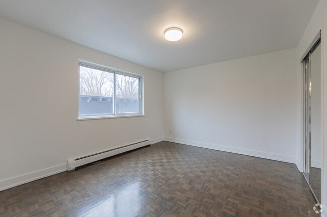 1BR, 1BA - 765SF - Bedroom - 285 Erb Street W