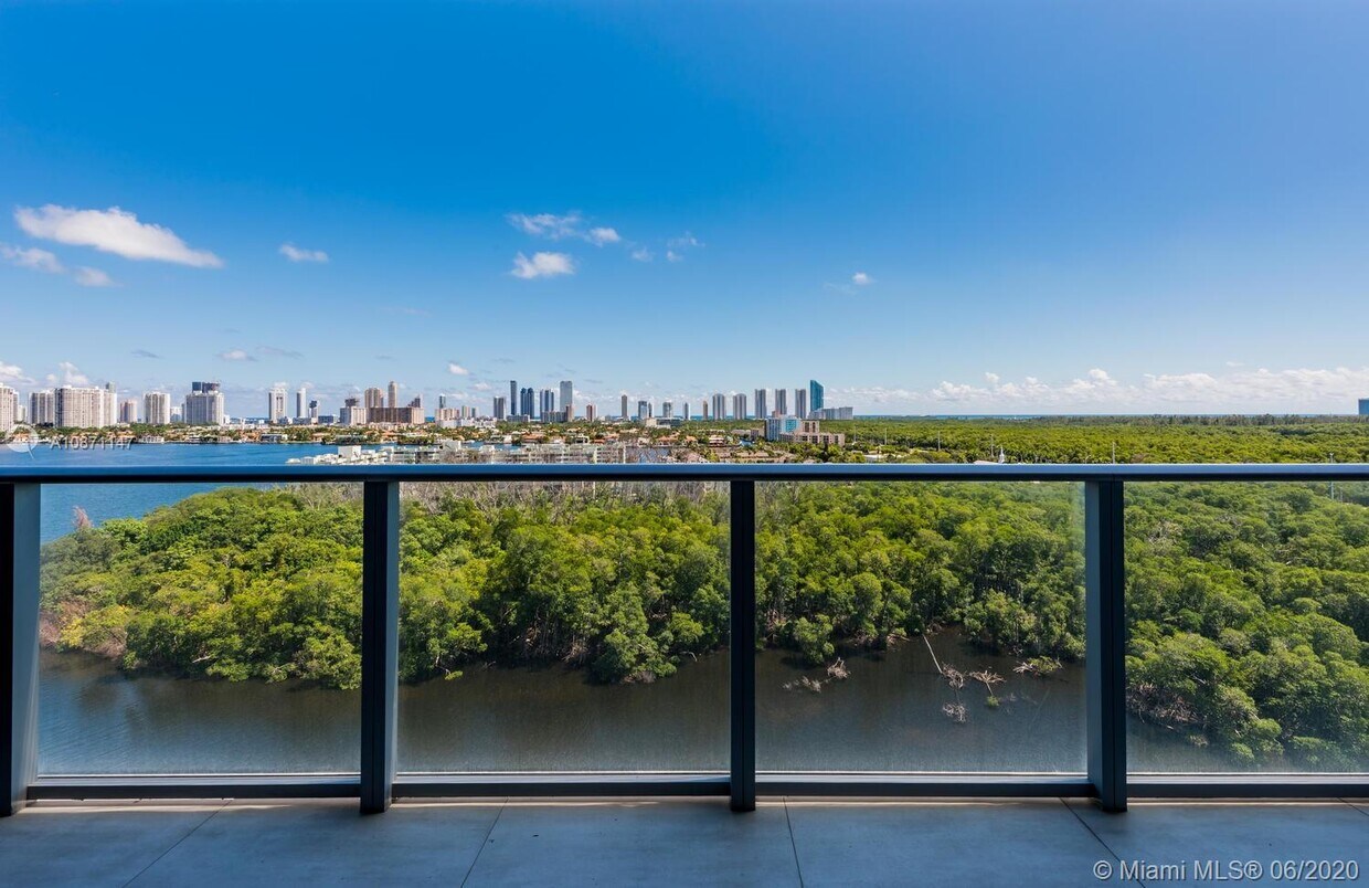 Primary Photo - 16385 Biscayne Blvd