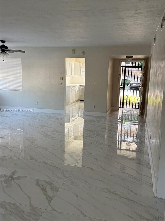 Building Photo - 1400 NE 191st St