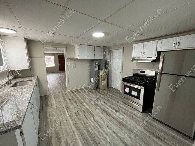 Foto del edificio - 7051 Studebaker Ave