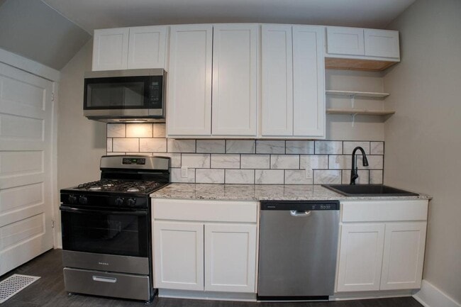 Building Photo - 4013 Bell St