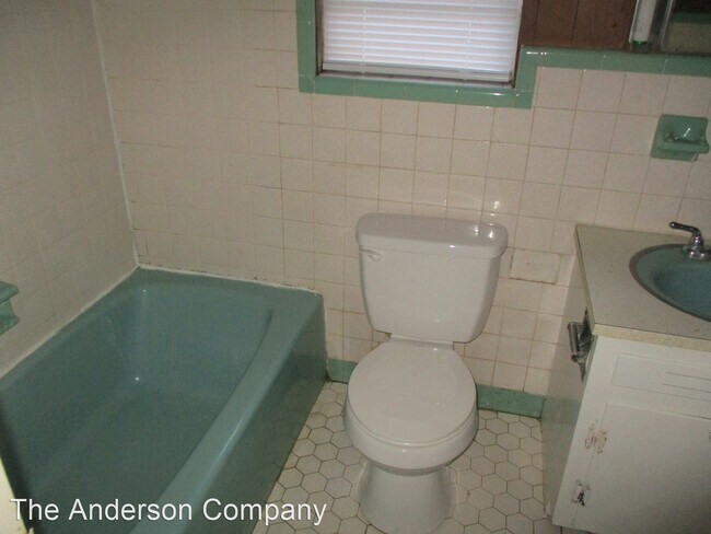 Building Photo - 3 br, 2 bath House - 1111 Crawford Dr.